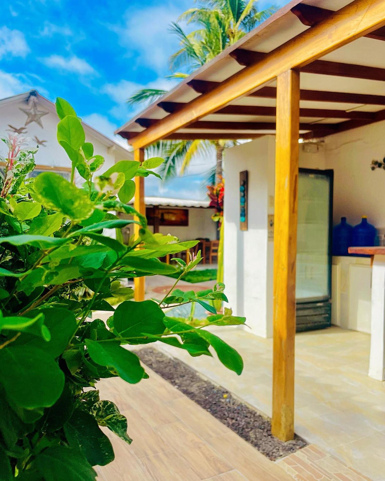 Hotel Coral Blanco With High Speed Internet Starlink And Galapagos Tour Operator Puerto Villamil Exterior photo